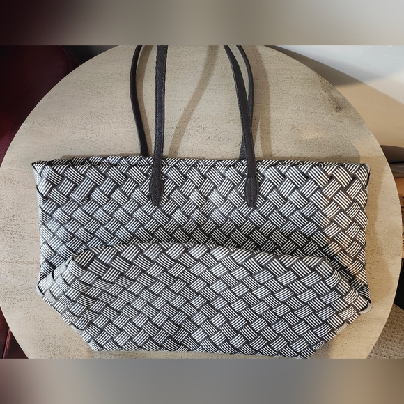 Henri Bendel Black and White Tote Bag - Picture 8 of 11